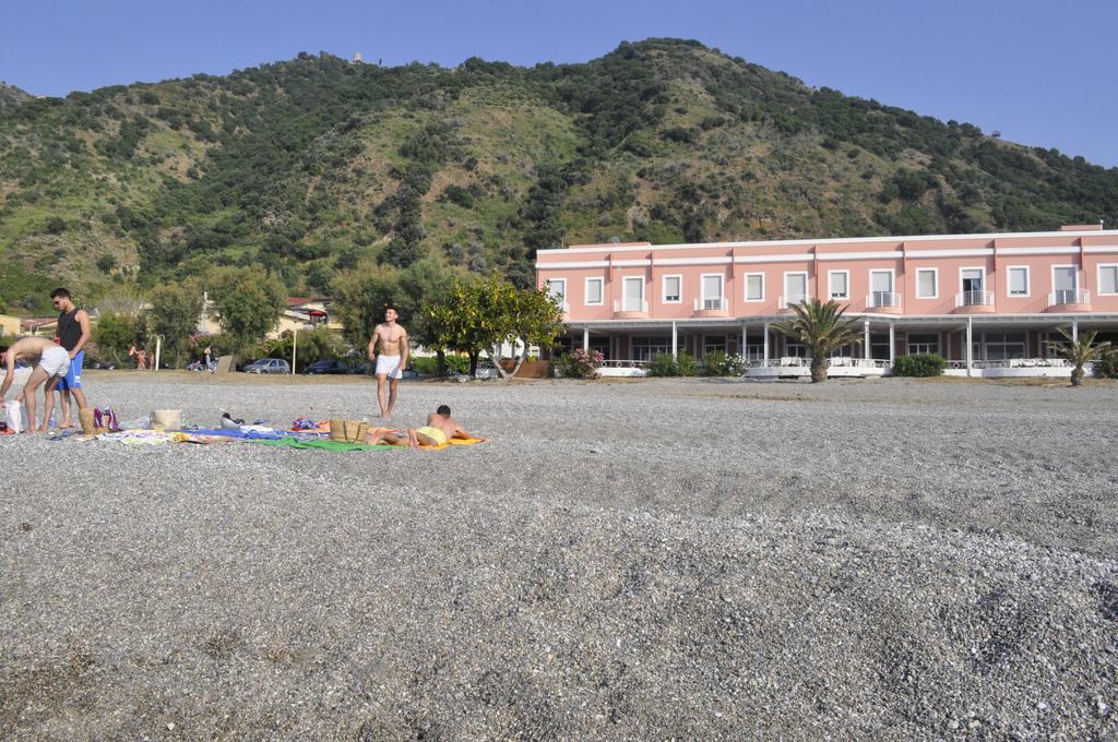 Hotel Ristorante La Scogliera - Nuova Gestione Piraino Exterior foto