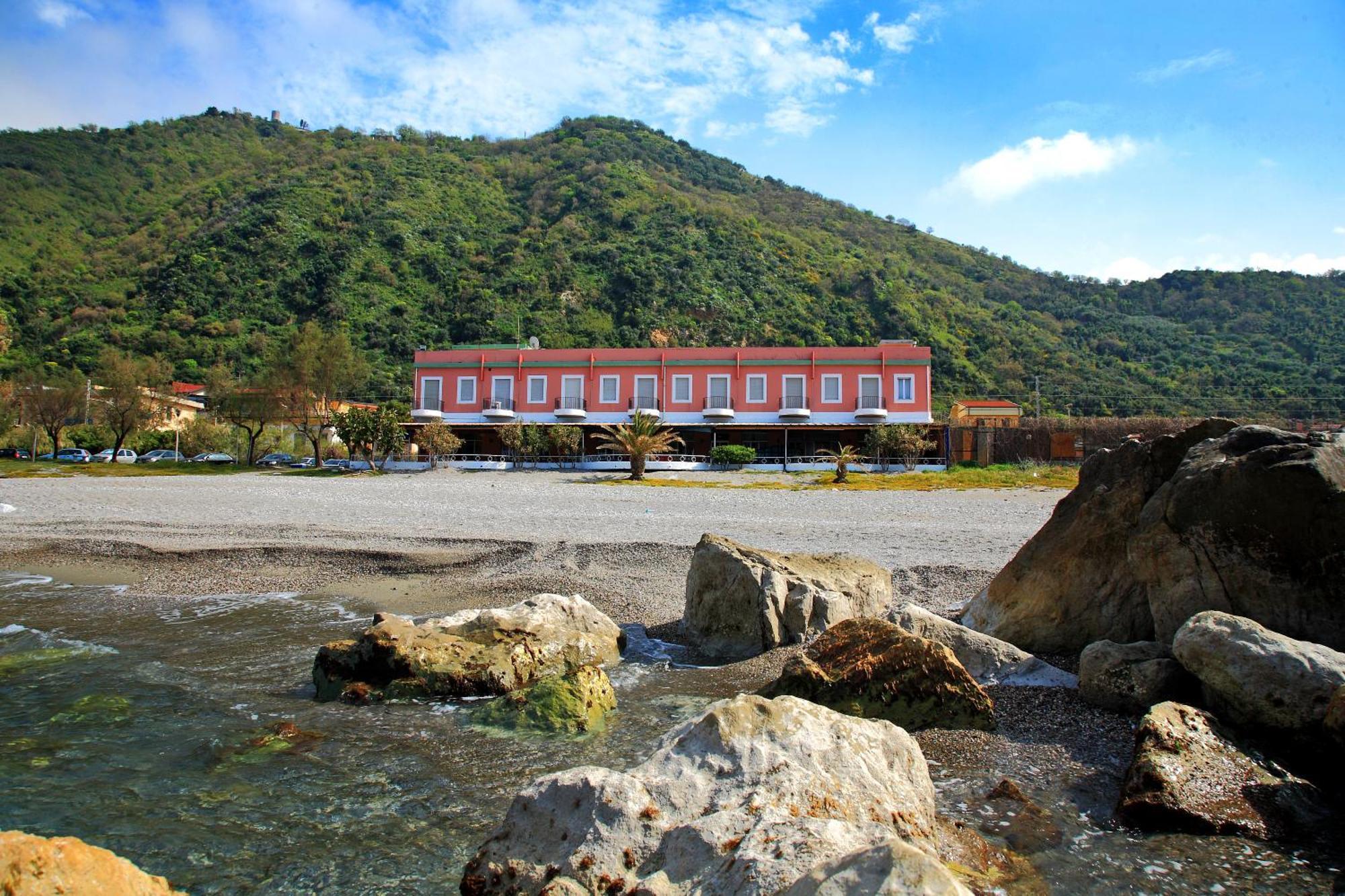 Hotel Ristorante La Scogliera - Nuova Gestione Piraino Exterior foto