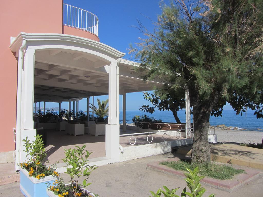 Hotel Ristorante La Scogliera - Nuova Gestione Piraino Exterior foto
