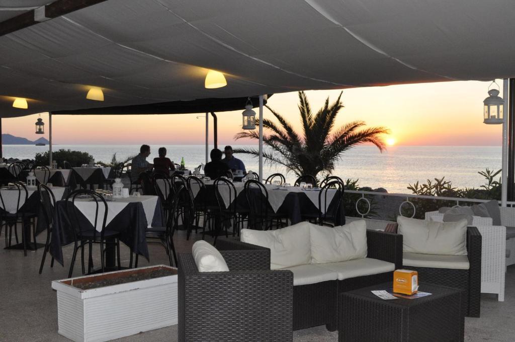 Hotel Ristorante La Scogliera - Nuova Gestione Piraino Exterior foto