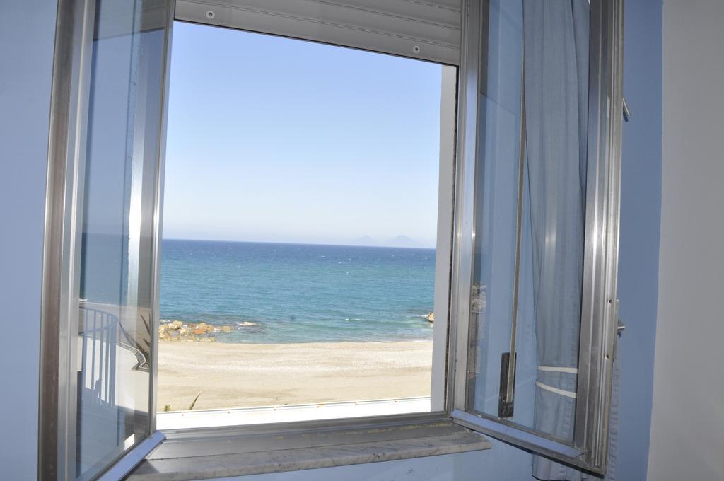 Hotel Ristorante La Scogliera - Nuova Gestione Piraino Exterior foto